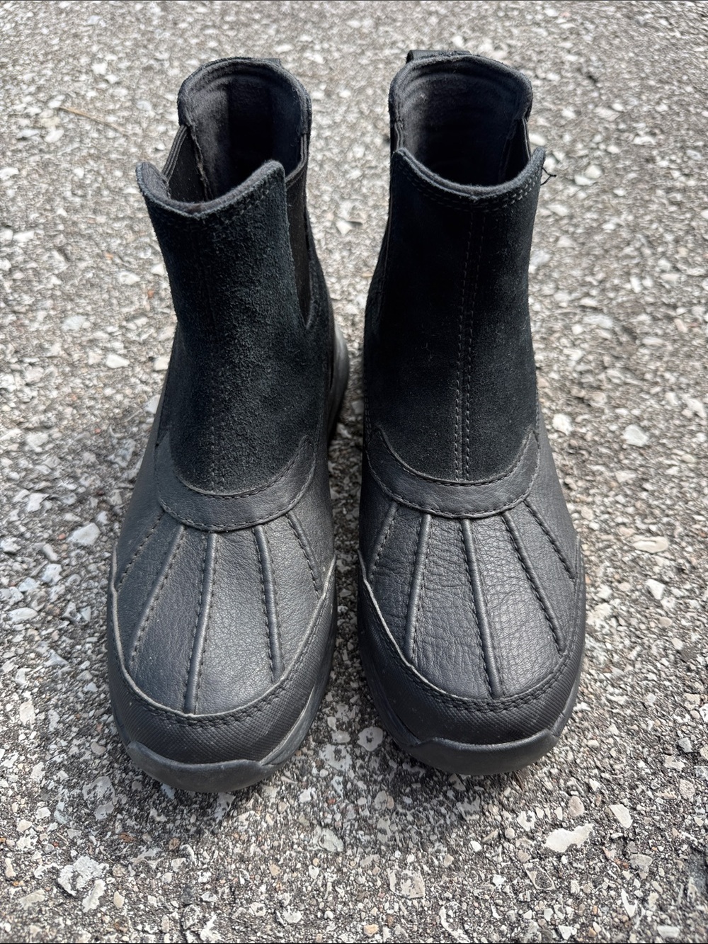 UGG Women Black Ankle Duck Boots Sz 6